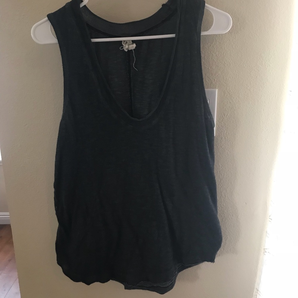 grey tank top